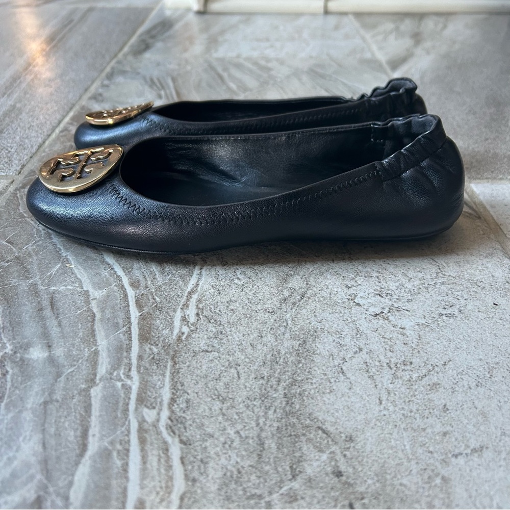 Tory Burch Black Gold Leather Minnie Travel Ballet Flats, Size 7.5 Like New - Picture 5 of 11
